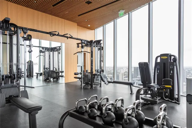 $4,999,000 | 300 Biscayne Blvd Way, Unit 3304C, Miami, FL 33131