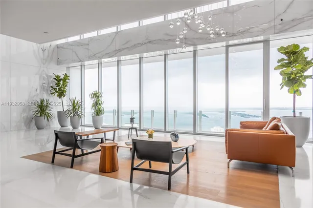 $4,999,000 | 300 Biscayne Blvd Way, Unit 3304C, Miami, FL 33131