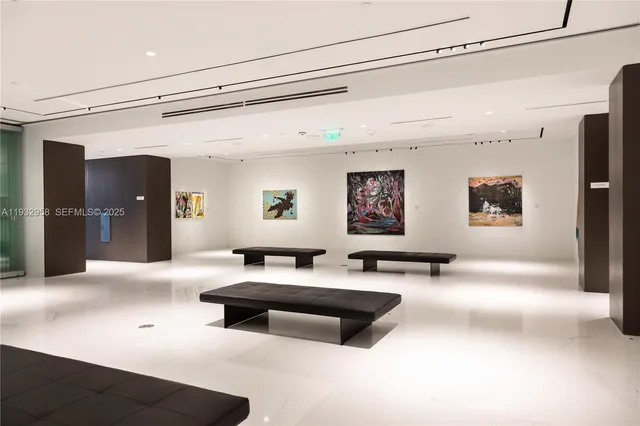 $4,999,000 | 300 Biscayne Blvd Way, Unit 3304C, Miami, FL 33131