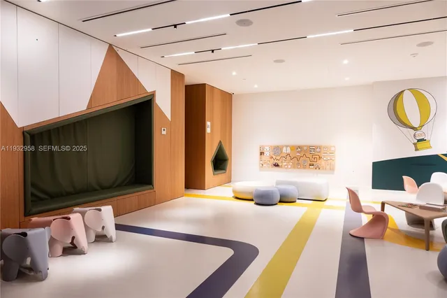 $4,999,000 | 300 Biscayne Blvd Way, Unit 3304C, Miami, FL 33131