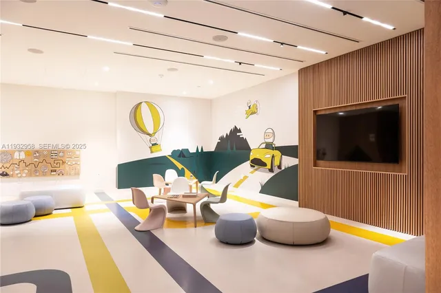 $4,999,000 | 300 Biscayne Blvd Way, Unit 3304C, Miami, FL 33131