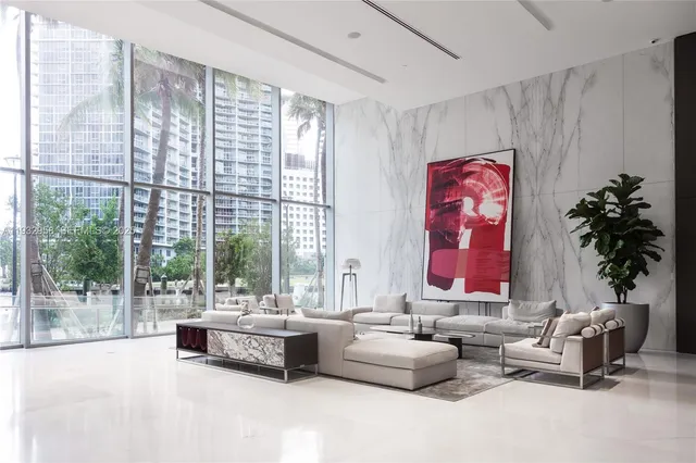 $4,999,000 | 300 Biscayne Blvd Way, Unit 3304C, Miami, FL 33131