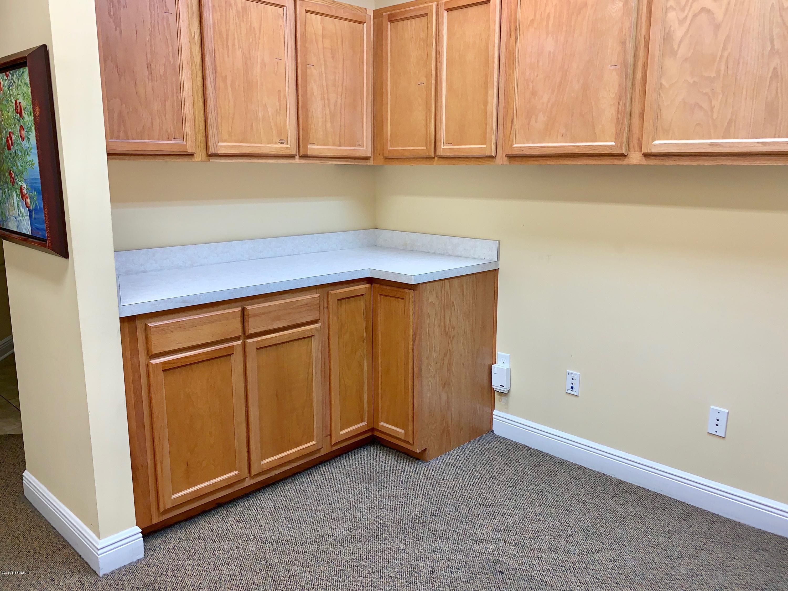 4465 Baymeadows Road, Unit 3 Jacksonville, FL 32217 - Photo 11 of 12 a view of a kitchen with an oven