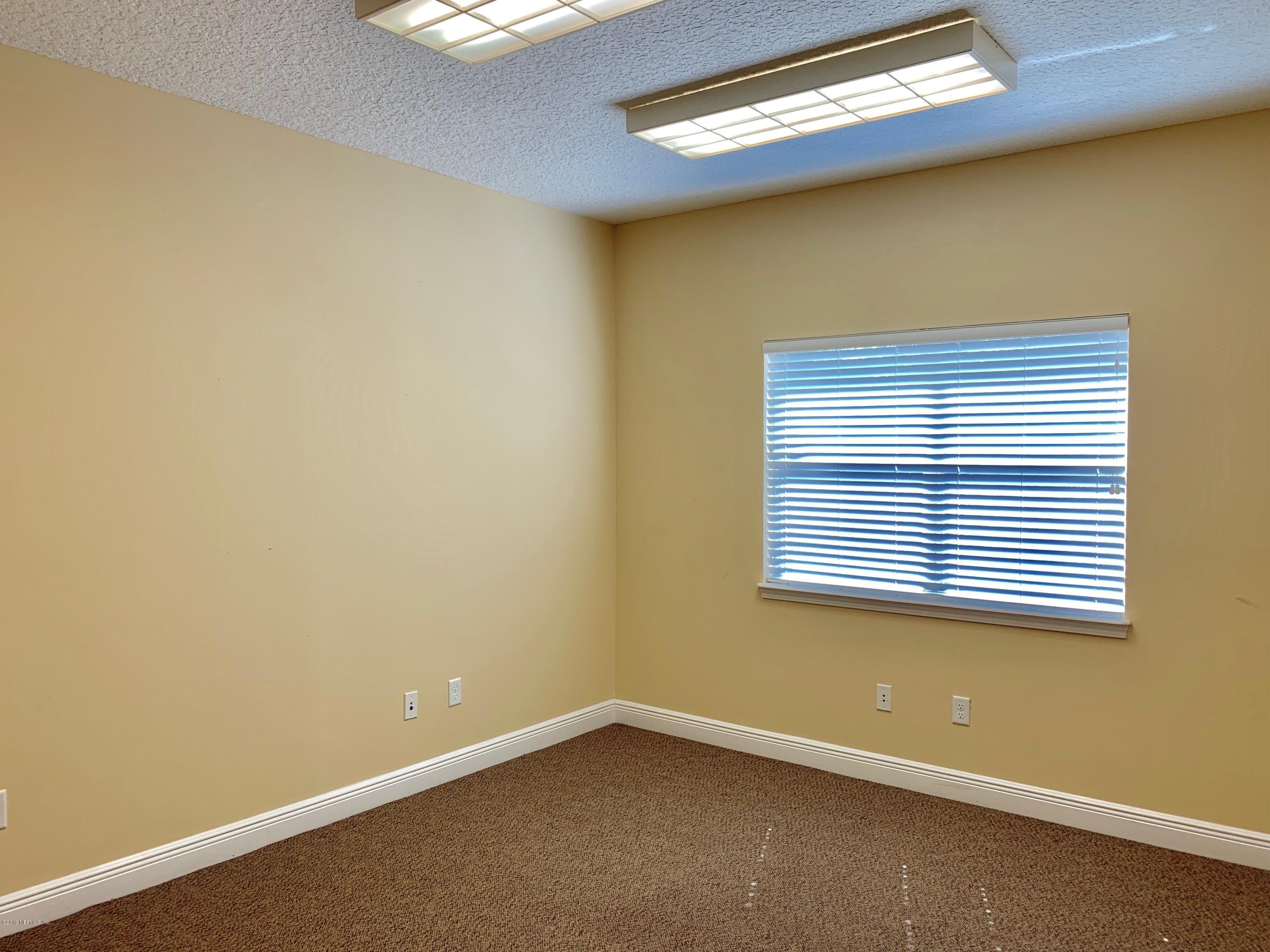 4465 Baymeadows Road, Unit 3 Jacksonville, FL 32217 - Photo 7 of 12 a view of an empty room with a window