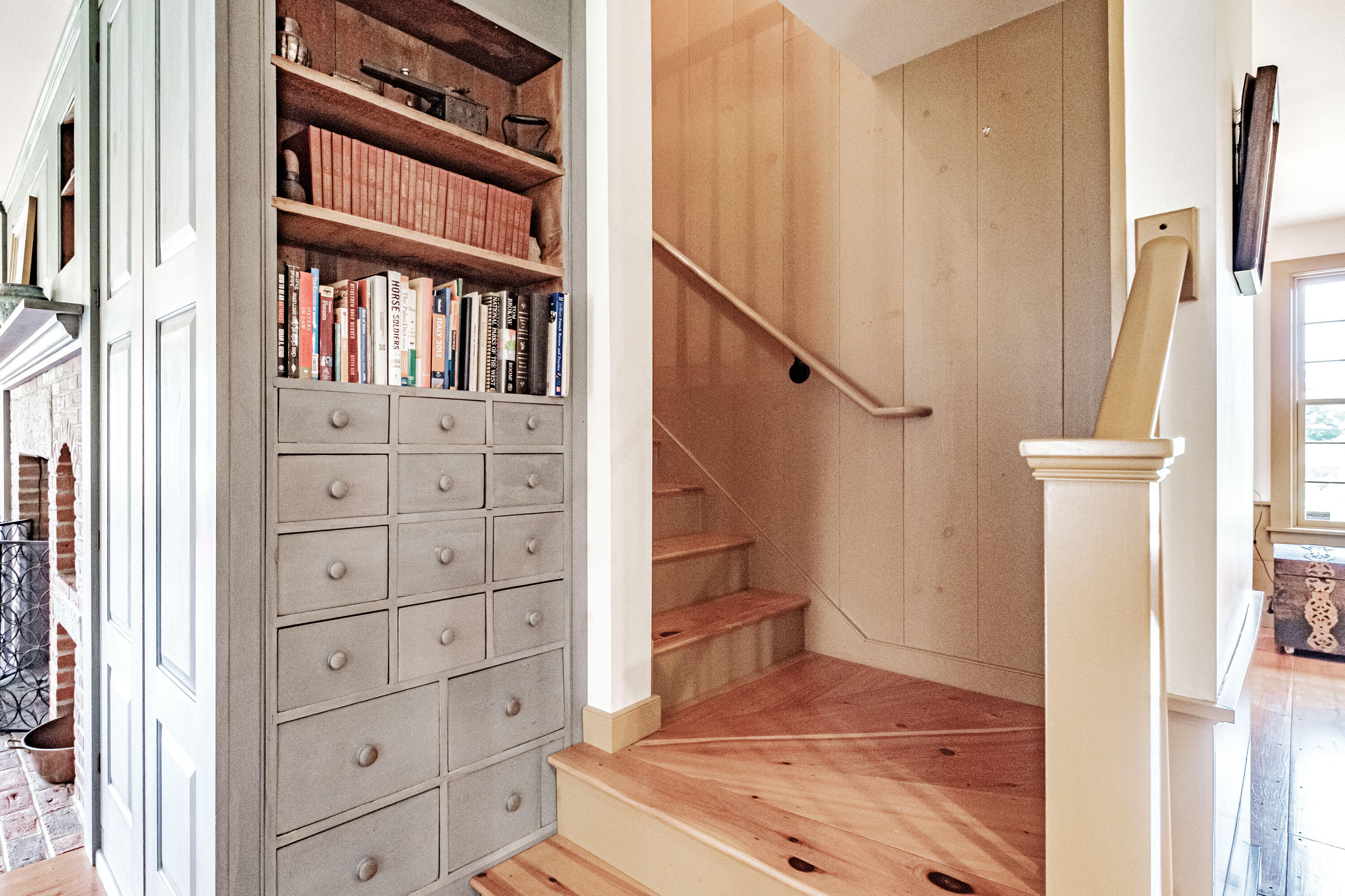 573 North Road Yarmouth, ME 04096 - Photo 46 of 118 Built-in Drawers