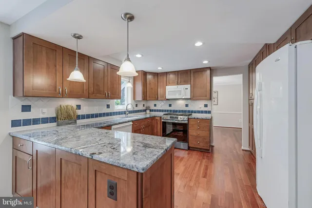 $849,900 | 13002 New Arden Court, Herndon, VA 20171