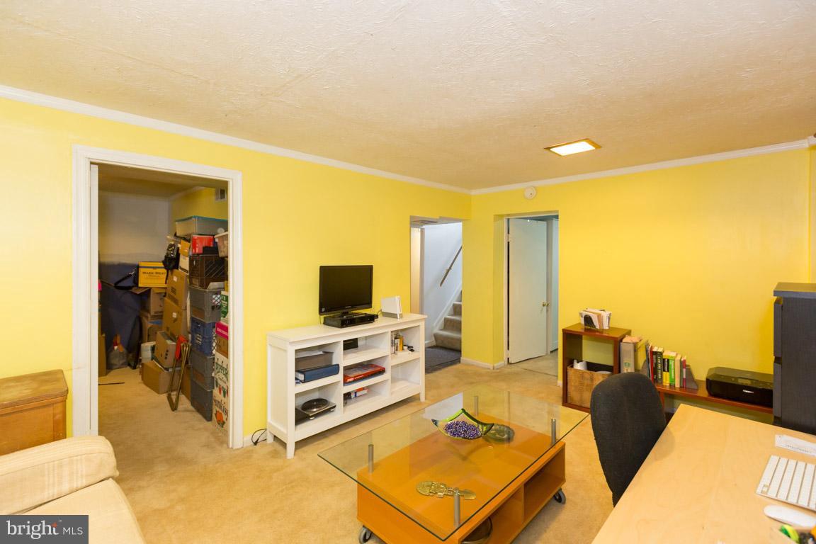 4224 Round Hill Road Silver Spring, MD 20906 - Photo 22 of 30 Family Room