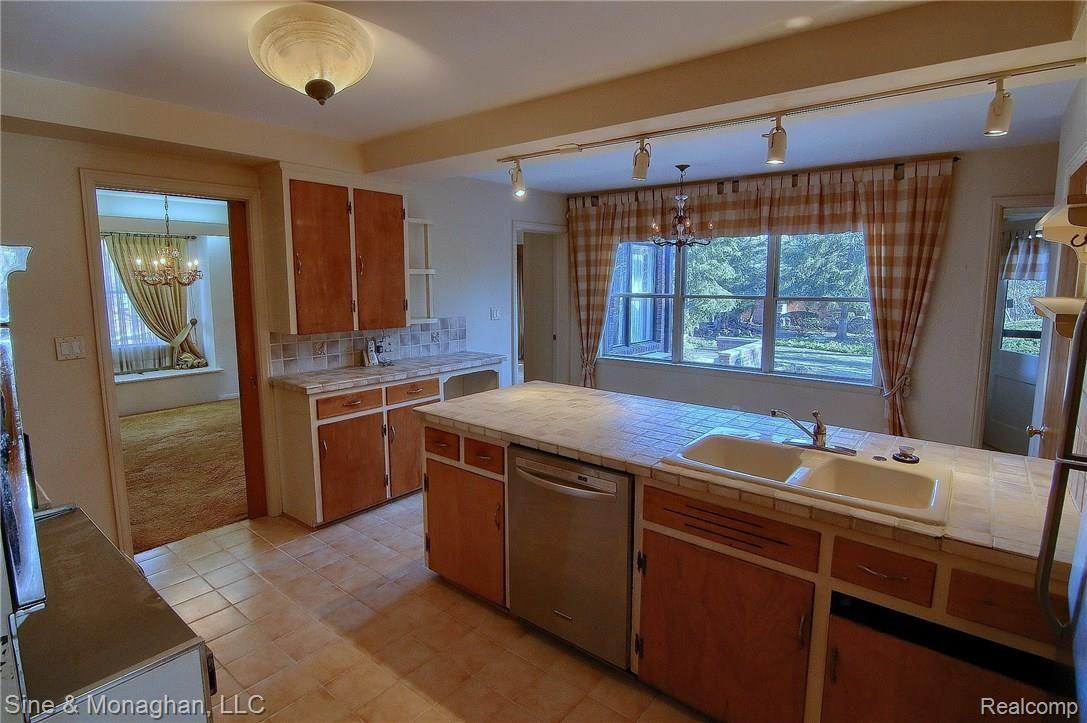150 Lewiston Road Grosse Pointe, MI 48236 - Photo 10 of 37 Kitchen_3rd_View.jpg