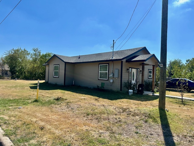 501 Maple Street Taylor, TX 76574 - Photo 2 of 18 a front view of a house with garden