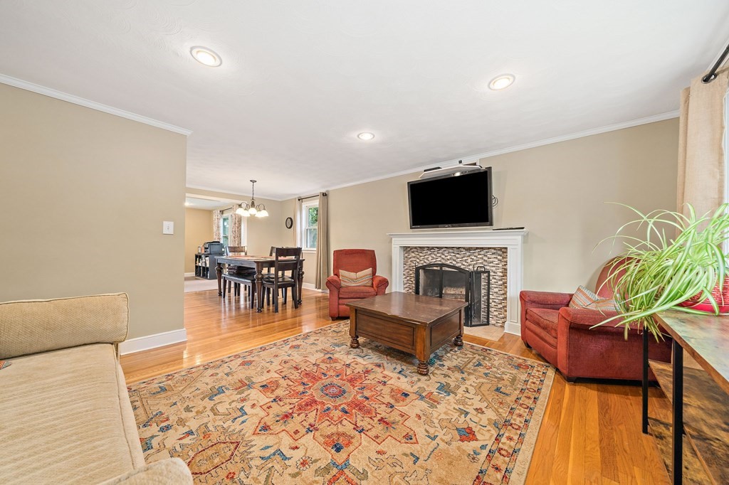 87 Amherst Road Braintree, MA 02184 - Photo 4 of 32 Gallery Image 4