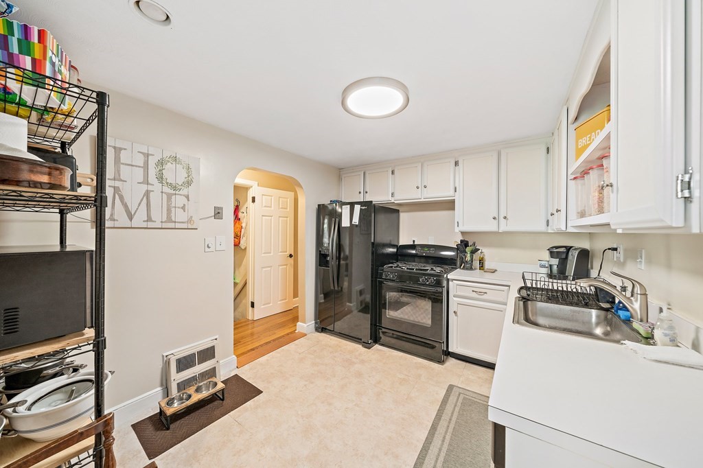 87 Amherst Road Braintree, MA 02184 - Photo 9 of 32 Gallery Image 9