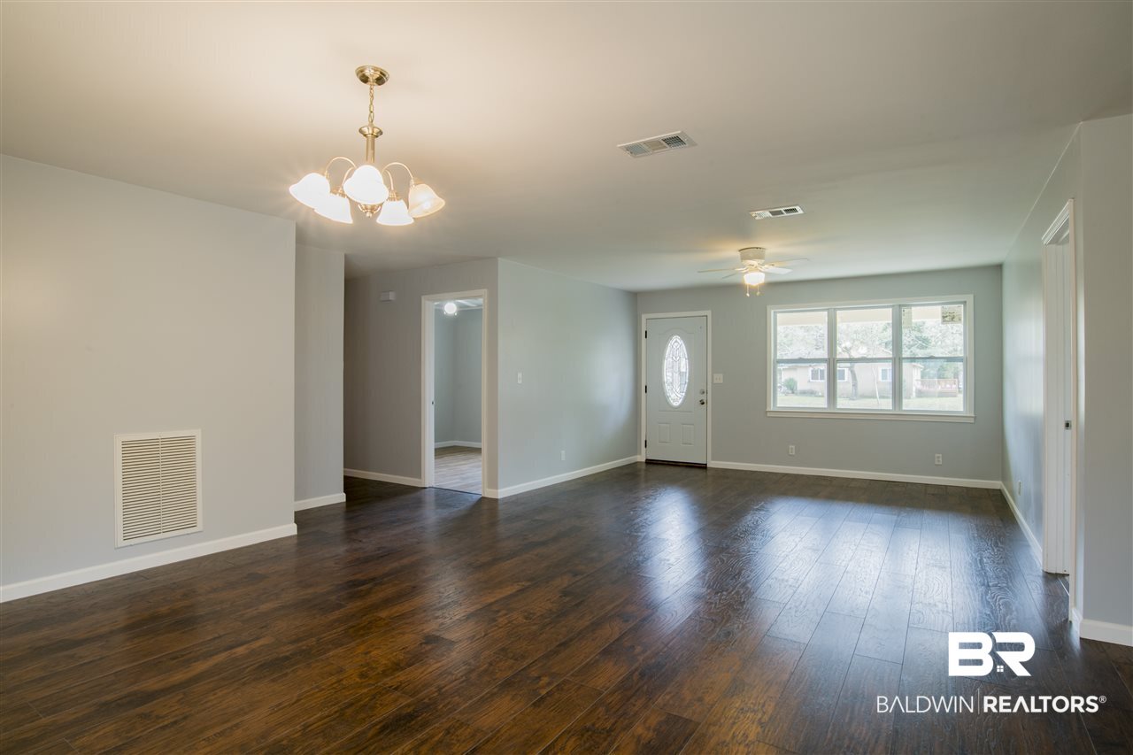 510 South Juniper Street Foley, AL 36535 - Photo 3 of 23