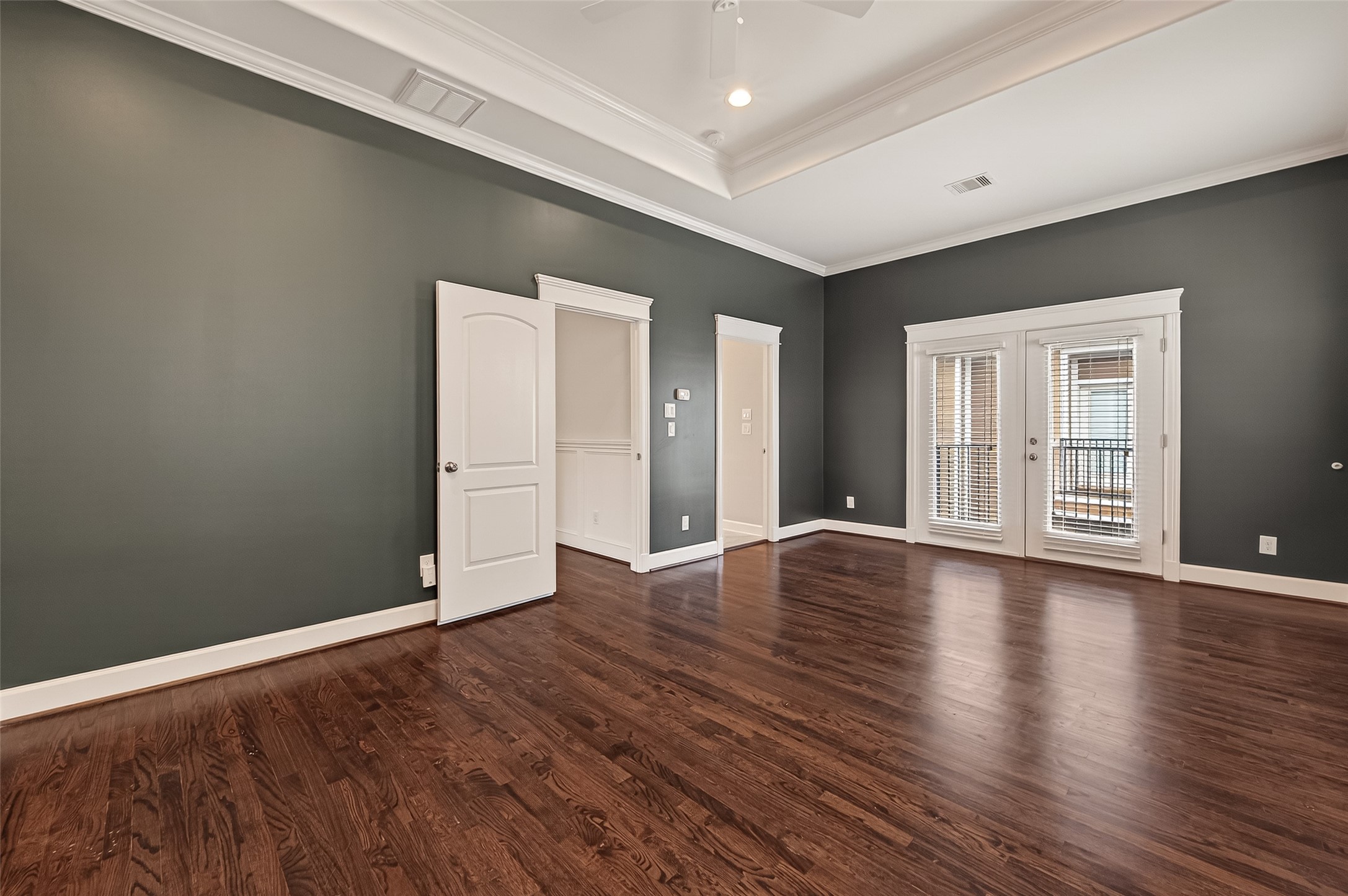 1431 West 25th Street Houston, TX 77008 - Photo 34 of 43 a view of an empty room with wooden floor and windows