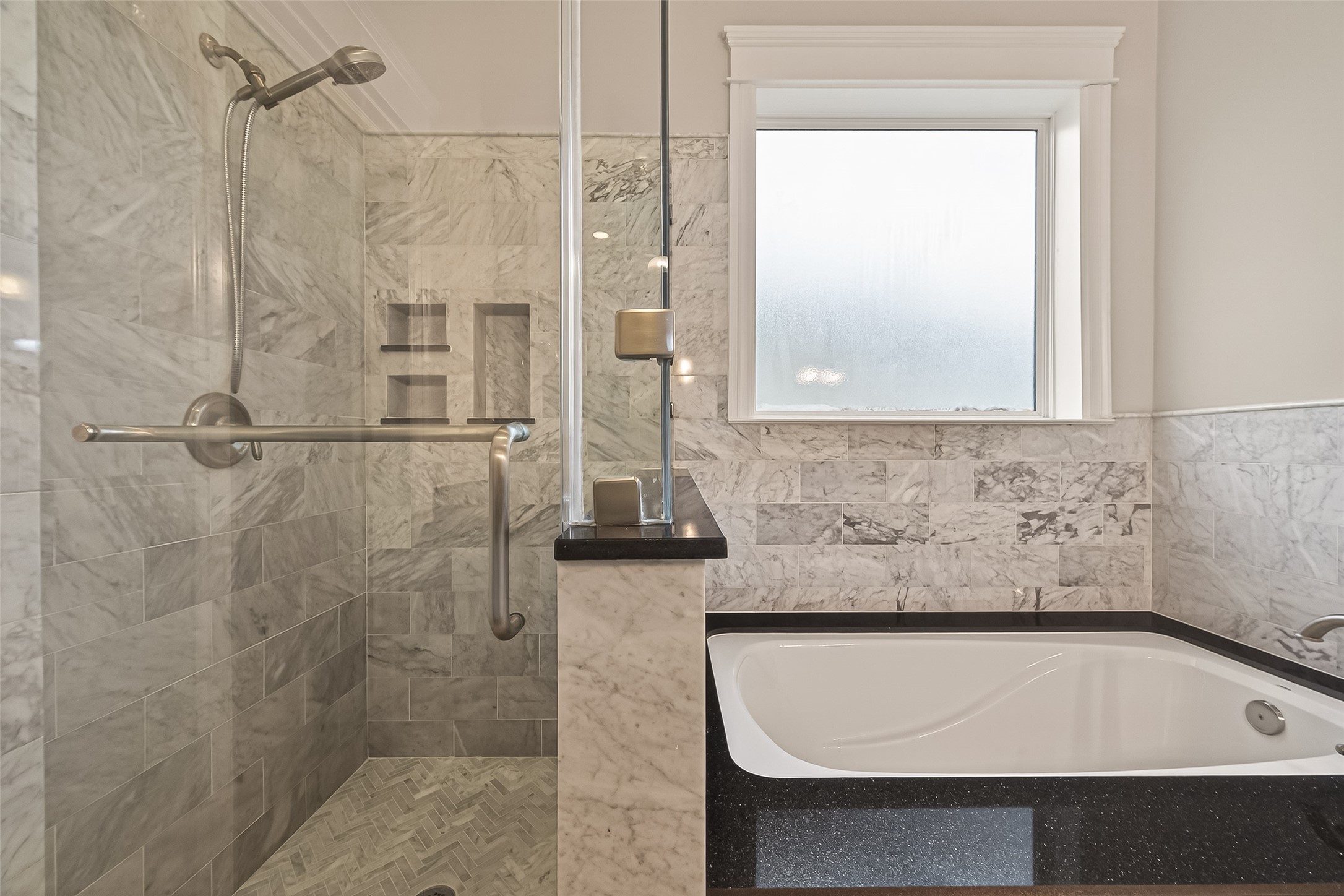 1431 West 25th Street Houston, TX 77008 - Photo 39 of 43 a bathroom with a bathtub and a shower