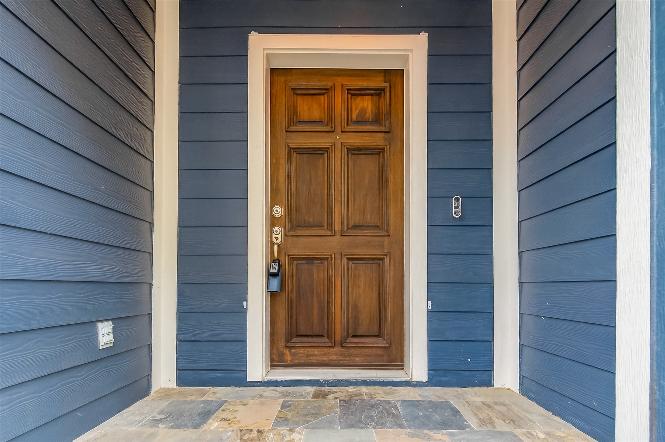 1431 West 25th Street Houston, TX 77008 - Photo 5 of 43 a view of front door door of house