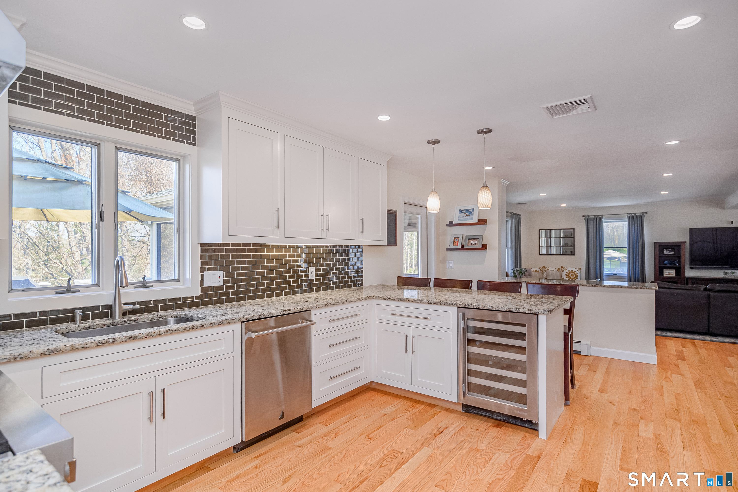 44 Gelding Hill Road Newtown, CT 06482 - Photo 10 of 39 Granite Counters For Easy Kitchen Prep