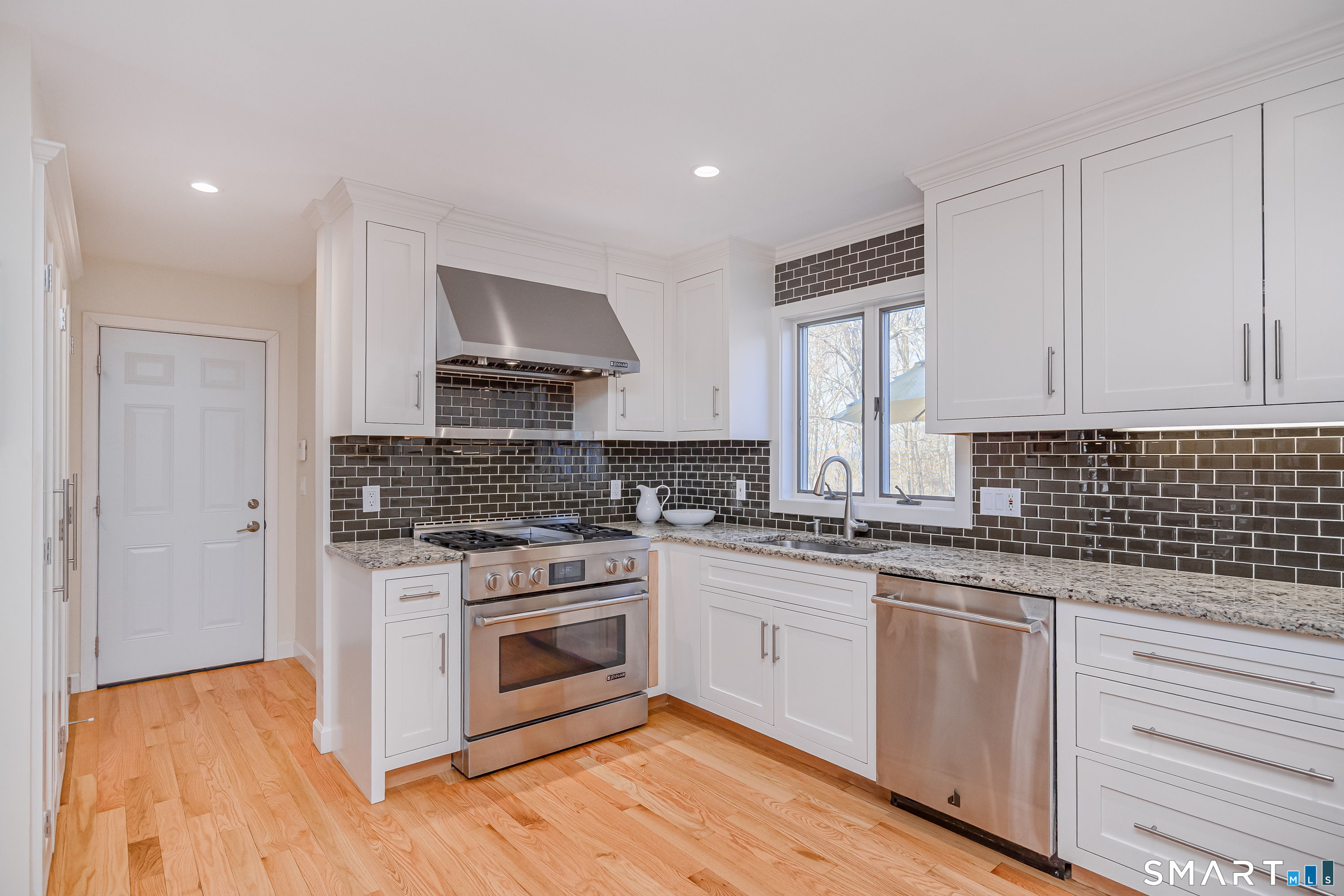 44 Gelding Hill Road Newtown, CT 06482 - Photo 8 of 39 Beautiful Stainless Steel Appliances