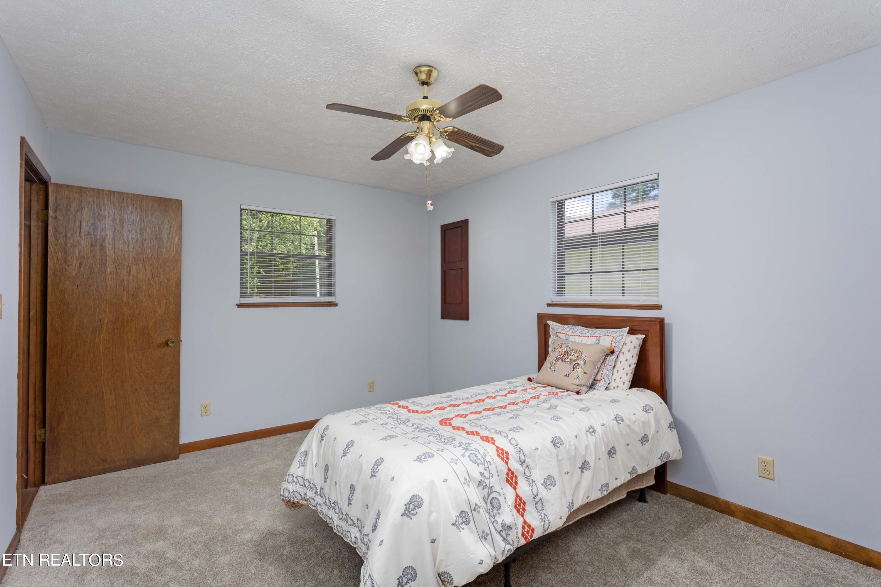 1090 Pin Hook Road Spring City, TN 37381 - Photo 16 of 41 Generous main level bedroom