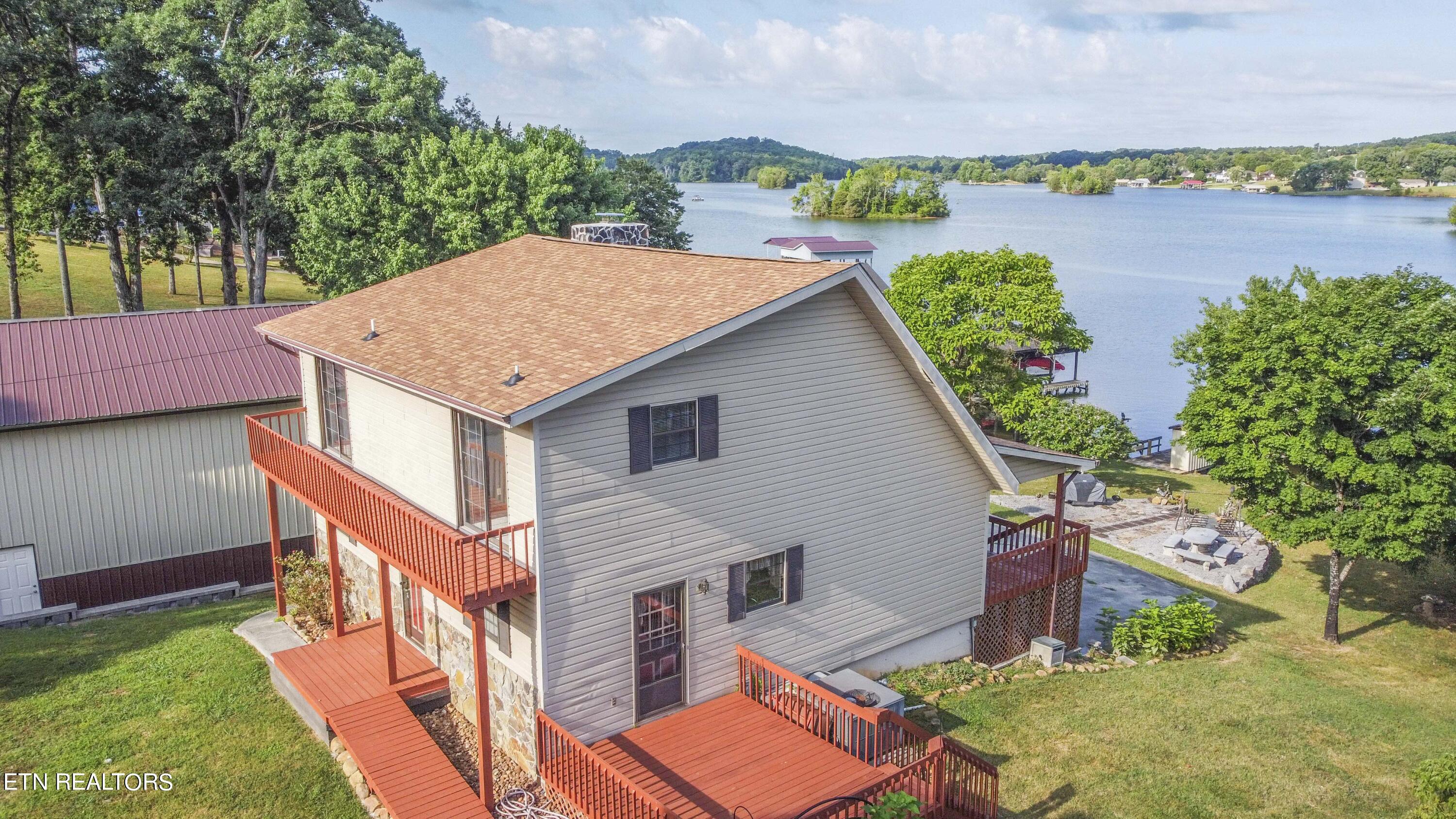 1090 Pin Hook Road Spring City, TN 37381 - Photo 3 of 41 Beautiful Watts Bar Lake