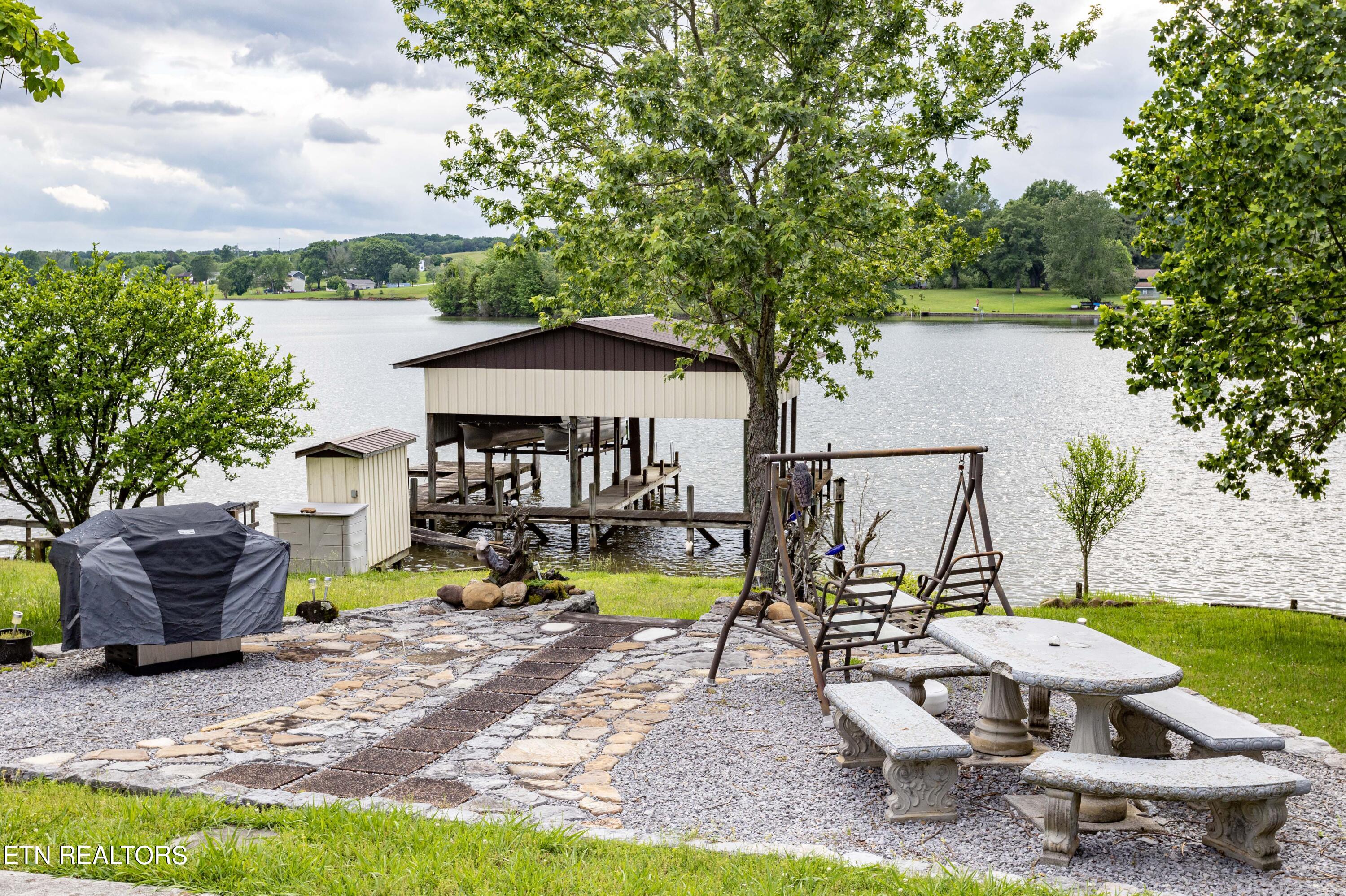 1090 Pin Hook Road Spring City, TN 37381 - Photo 8 of 41 Grillin and chillin