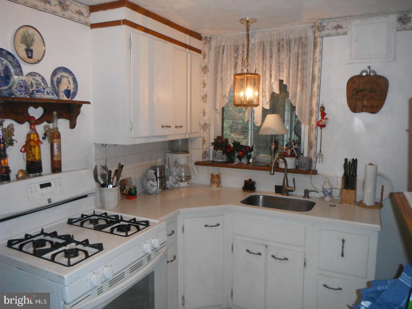 2307 Ripley Street Philadelphia, PA 19152 - Photo 8 of 19 Kitchen
