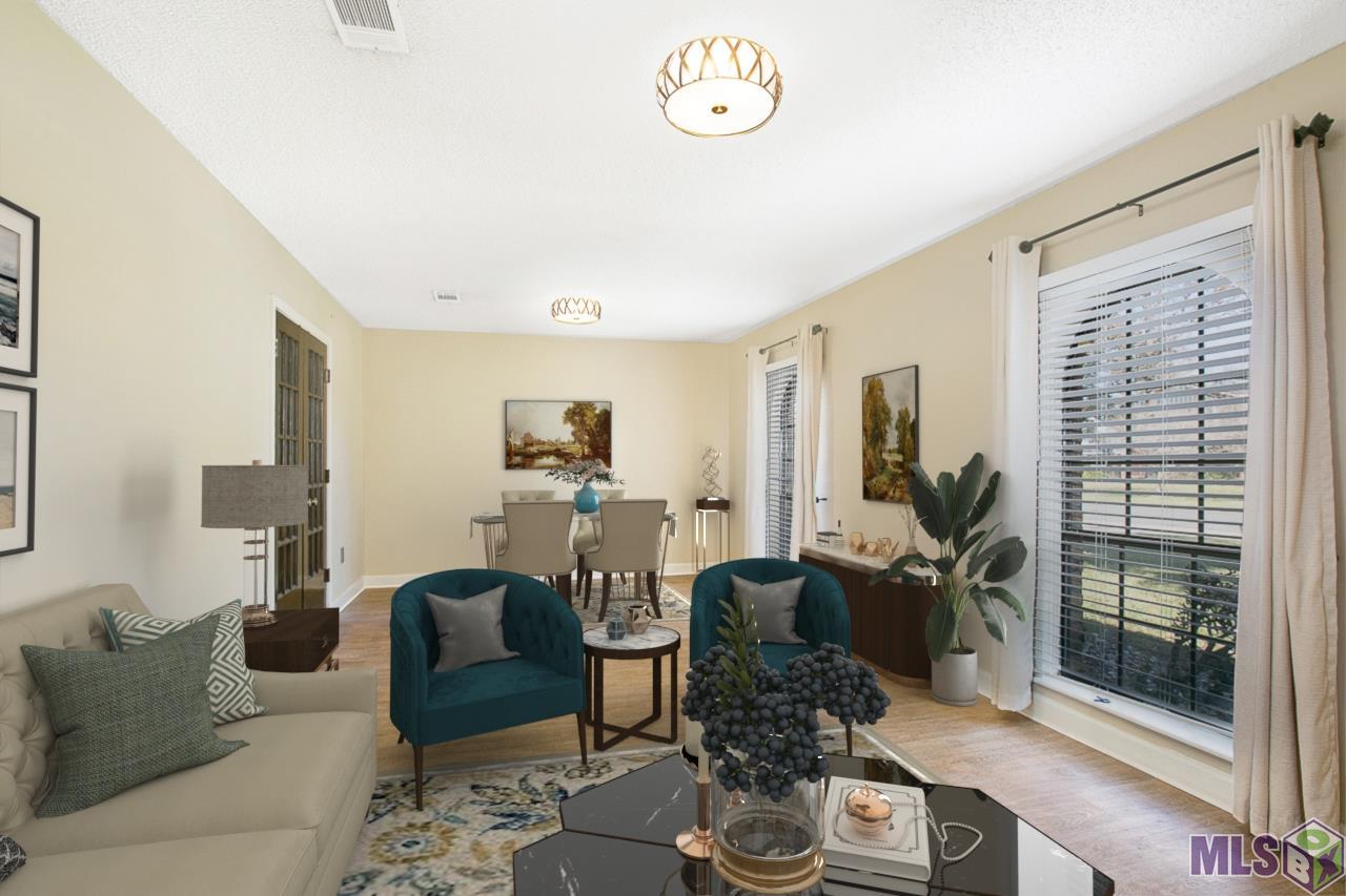 13022 Deerpath Way Baton Rouge, LA 70816 - Photo 10 of 23 Nice Living/Dining Area!