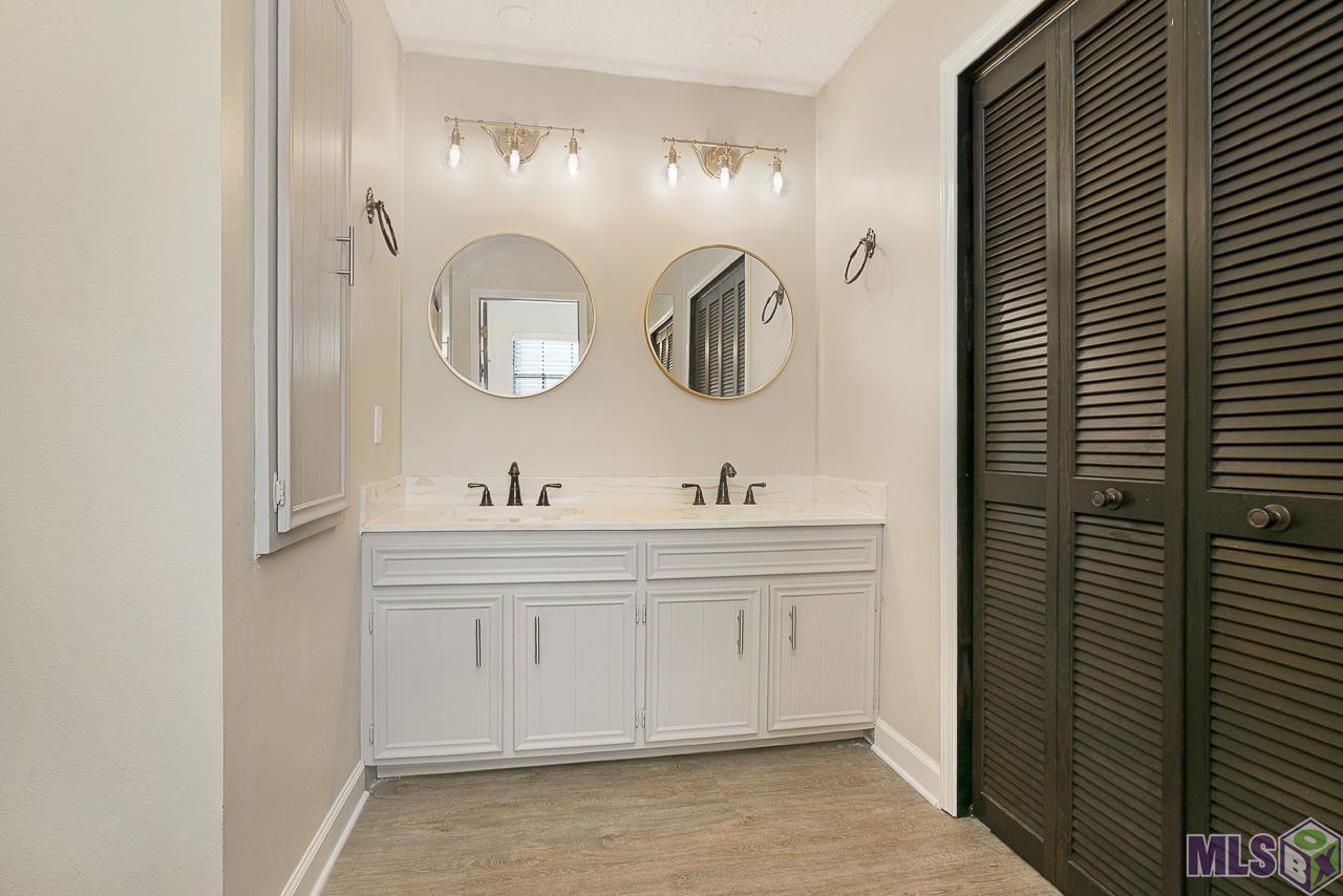 13022 Deerpath Way Baton Rouge, LA 70816 - Photo 14 of 23 Master Bathroom!