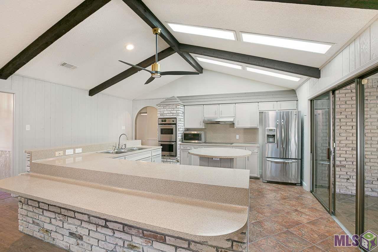 13022 Deerpath Way Baton Rouge, LA 70816 - Photo 7 of 23 Kitchen View!