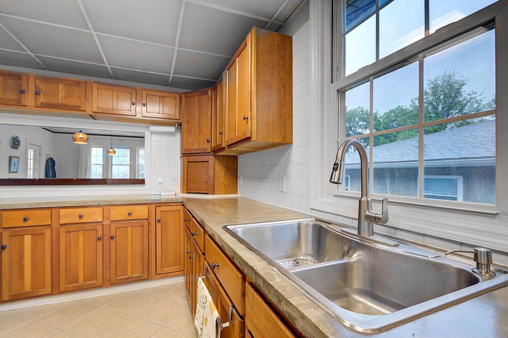 668 Enfield Road Columbus, OH 43209 - Photo 8 of 46 Kitchen