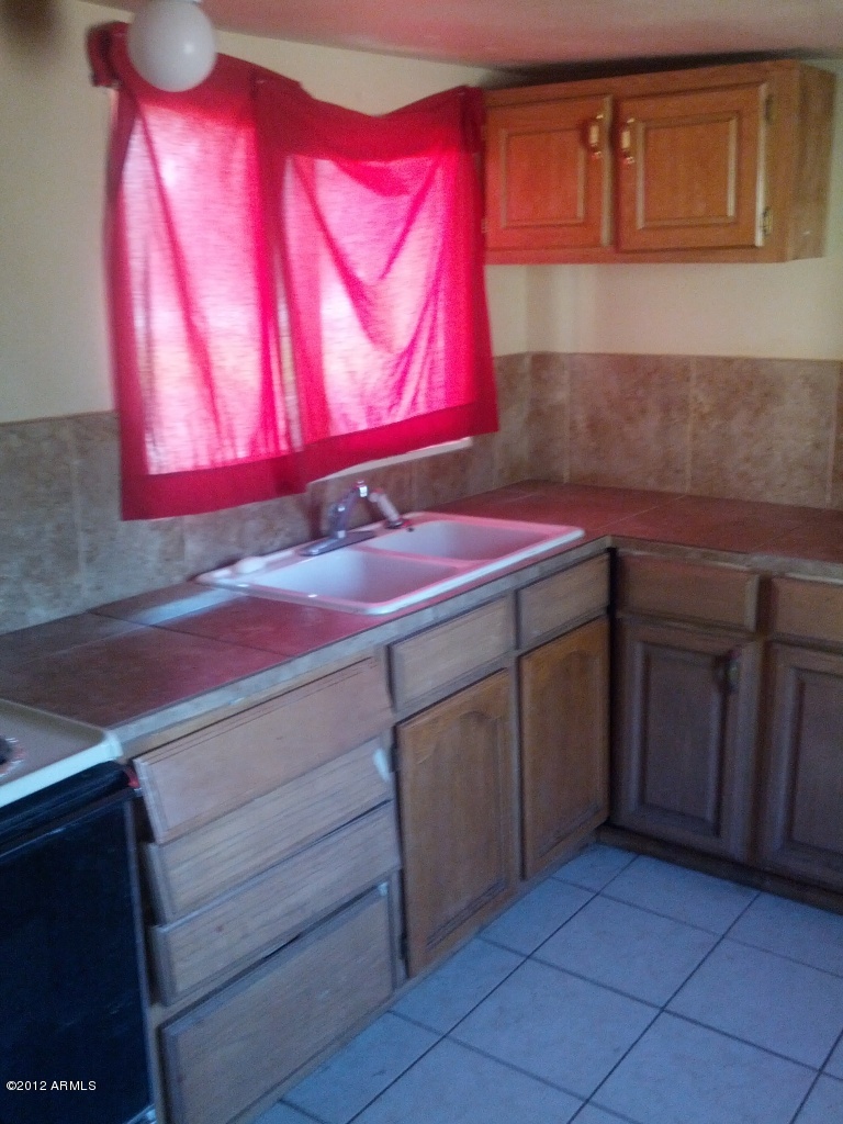 2908 West Coronado Road Phoenix, AZ 85009 - Photo 3 of 7 IMG_20120904_150733