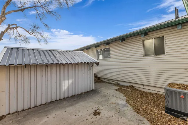 $332,000 | 290 Cedar Street, Green River, WY 82935