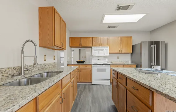 $1,950 | 1048 Sycamore, Schertz, TX 78154