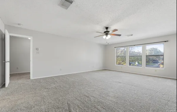 $1,950 | 1048 Sycamore, Schertz, TX 78154