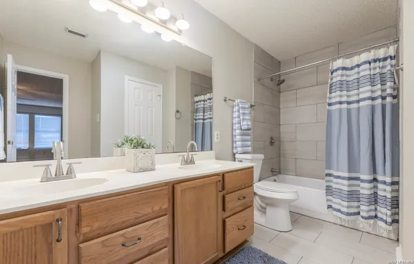 $1,950 | 1048 Sycamore, Schertz, TX 78154