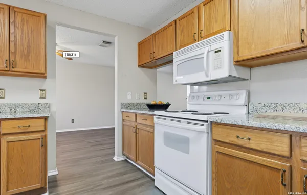 $1,950 | 1048 Sycamore, Schertz, TX 78154