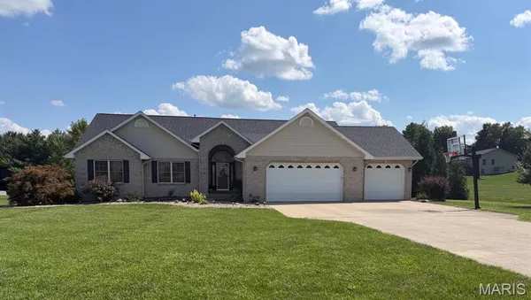 $485,000 | 20 Glory Drive, Highland, IL 62249