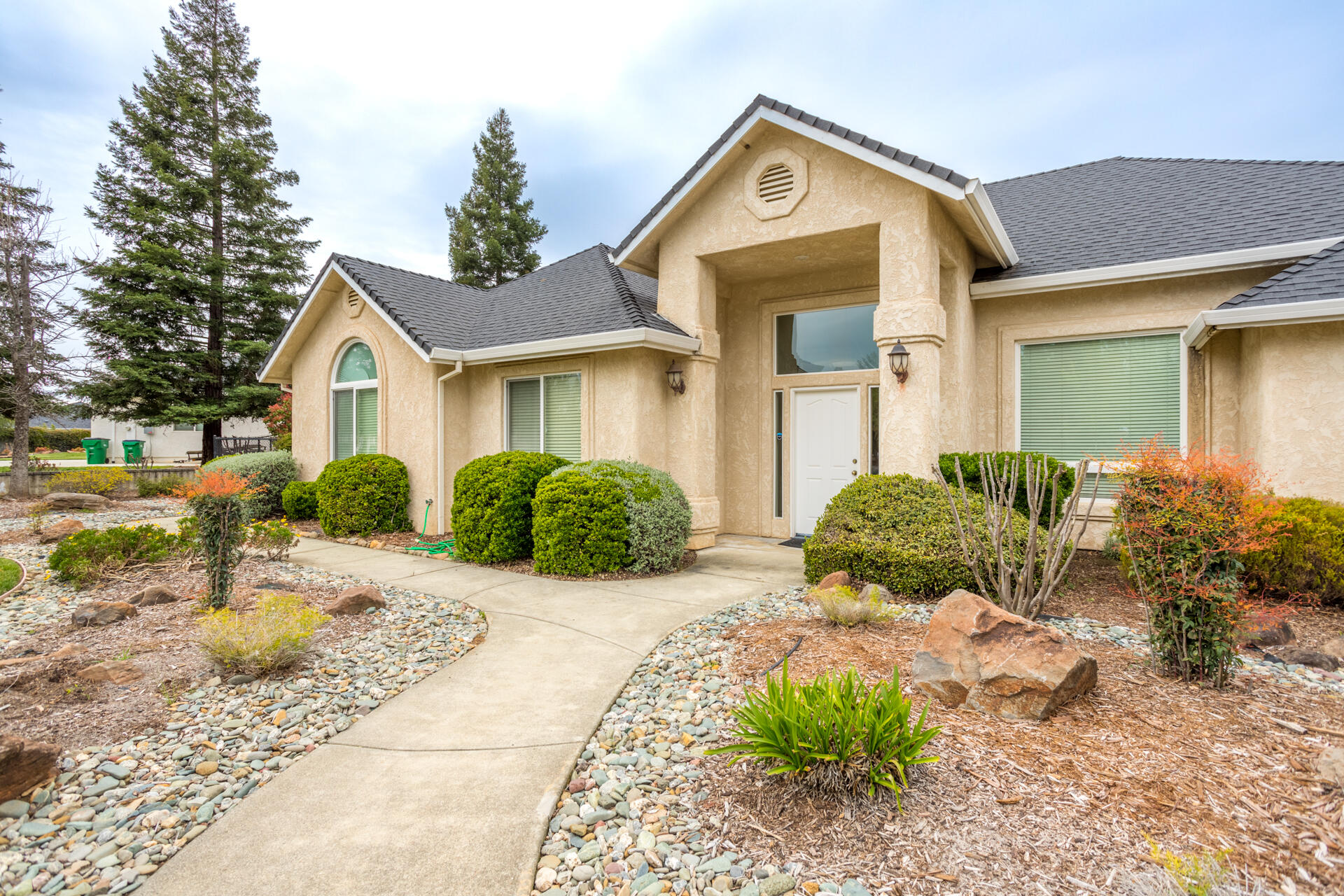 6850 Amber Ridge Drive Anderson, CA 96007 - Photo 8 of 47 Entry to Home