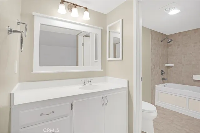 $515,000 | 18411 Hatteras Street, Unit 122, Tarzana, CA 91356