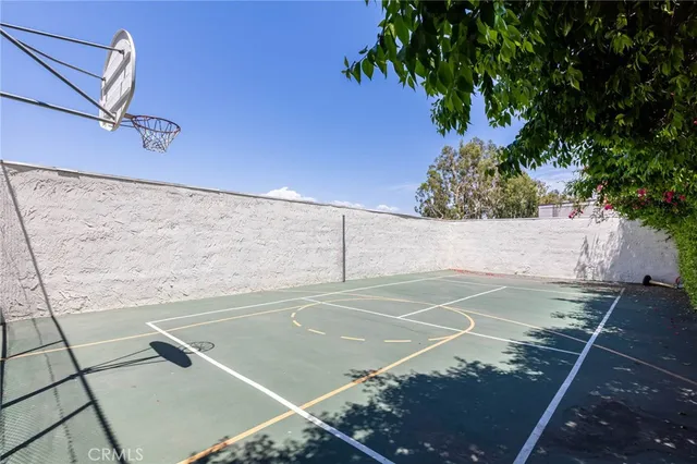 $515,000 | 18411 Hatteras Street, Unit 122, Tarzana, CA 91356