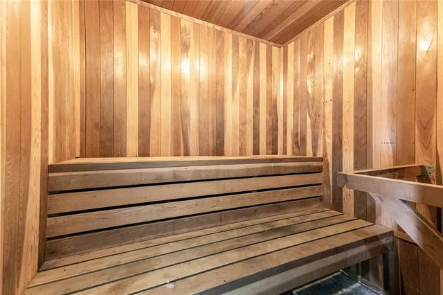 $515,000 | 18411 Hatteras Street, Unit 122, Tarzana, CA 91356