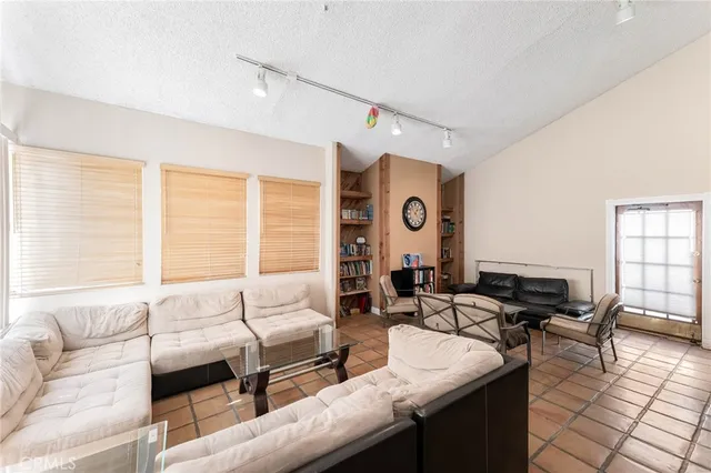 $515,000 | 18411 Hatteras Street, Unit 122, Tarzana, CA 91356