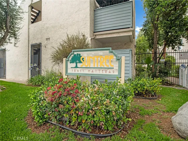 $515,000 | 18411 Hatteras Street, Unit 122, Tarzana, CA 91356