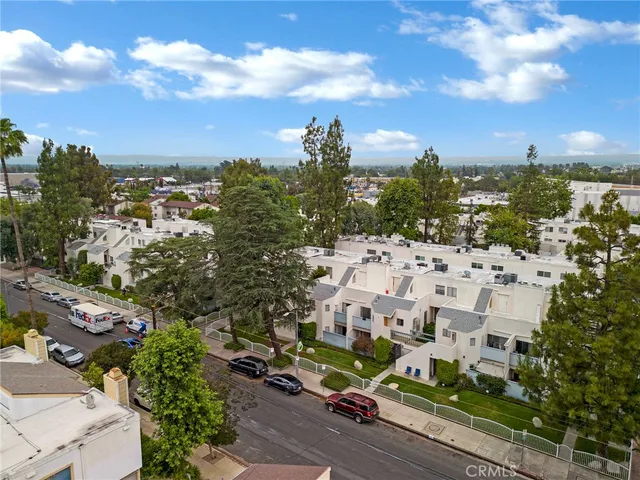 $515,000 | 18411 Hatteras Street, Unit 122, Tarzana, CA 91356
