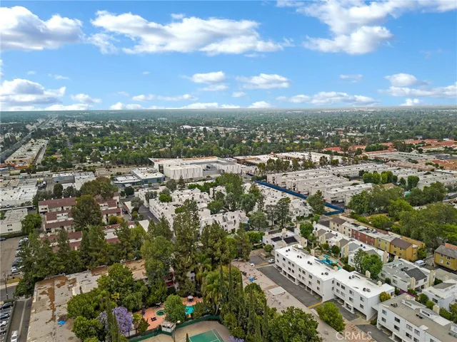 $515,000 | 18411 Hatteras Street, Unit 122, Tarzana, CA 91356