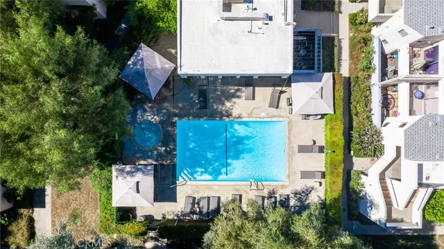 $515,000 | 18411 Hatteras Street, Unit 122, Tarzana, CA 91356