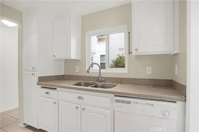 $515,000 | 18411 Hatteras Street, Unit 122, Tarzana, CA 91356