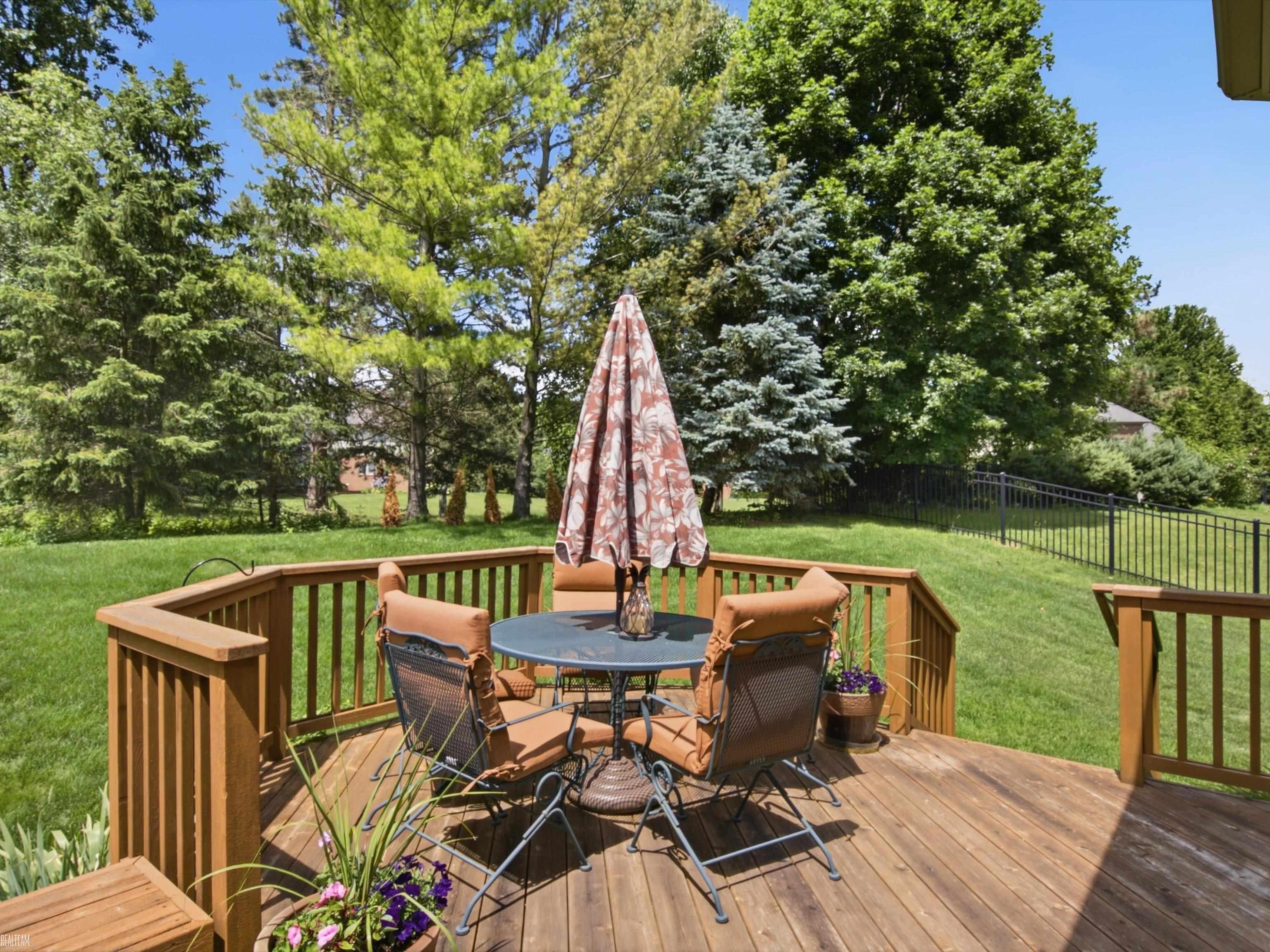 4652 Amberwood Court Rochester, MI 48306 - Photo 36 of 45