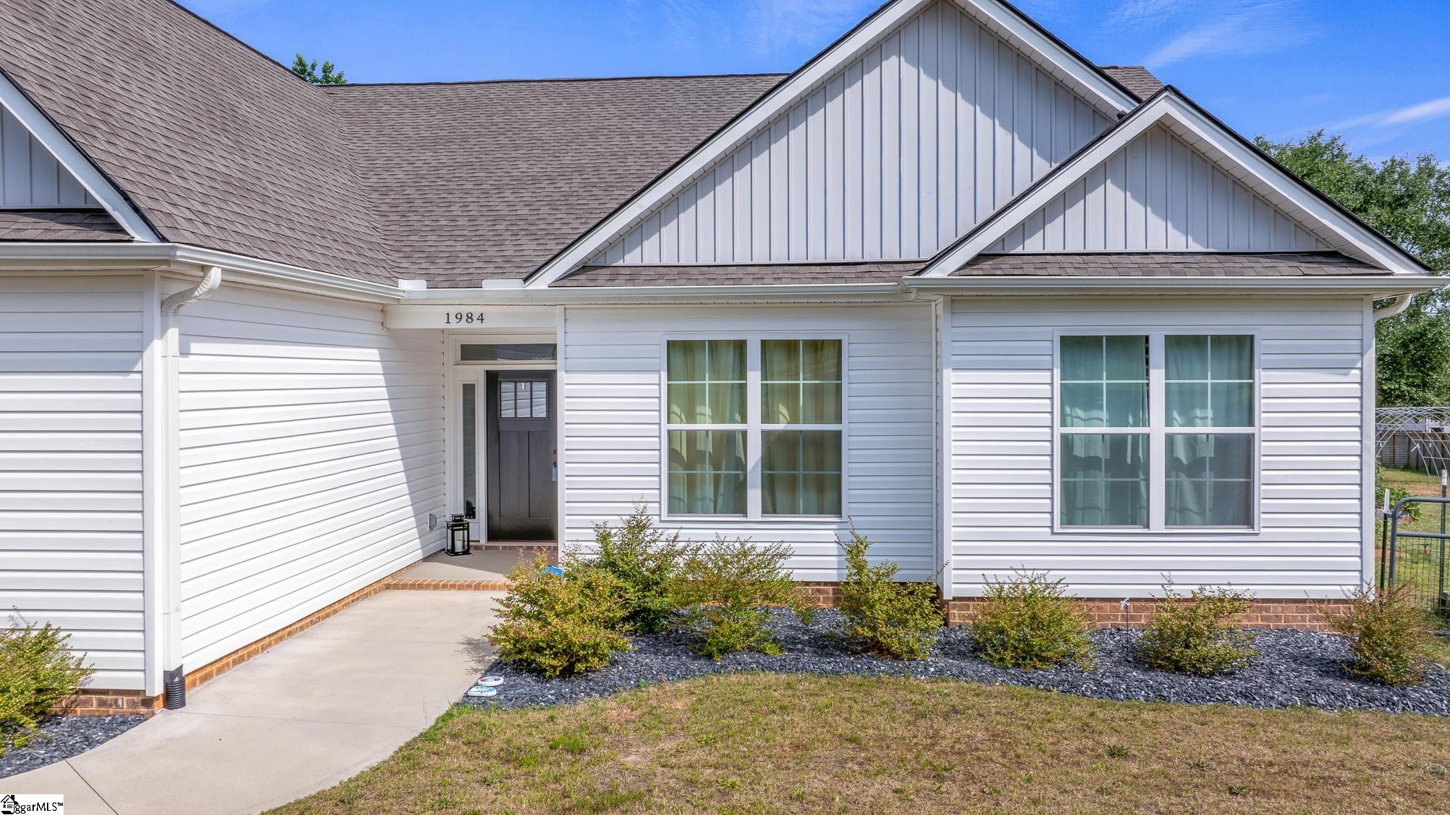 1984 Friendship Church Road Gray Court, SC 29645 - Photo 2 of 36