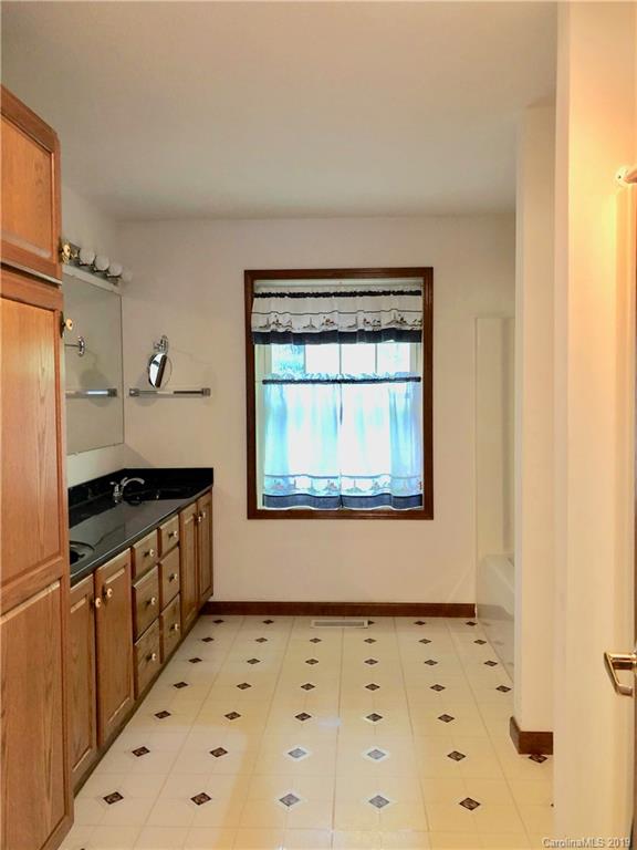 372 Oriole Road Brevard, NC 28712 - Photo 12 of 27 Gallery Image 12