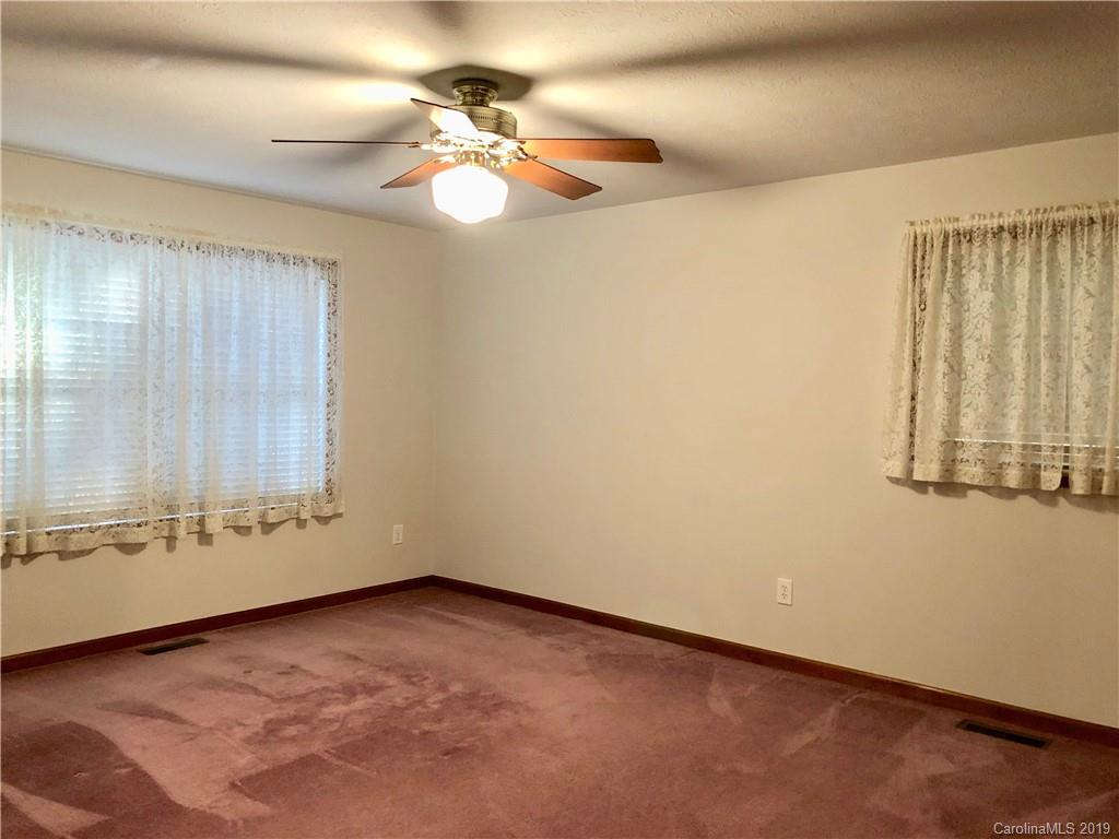 372 Oriole Road Brevard, NC 28712 - Photo 15 of 27 Gallery Image 15